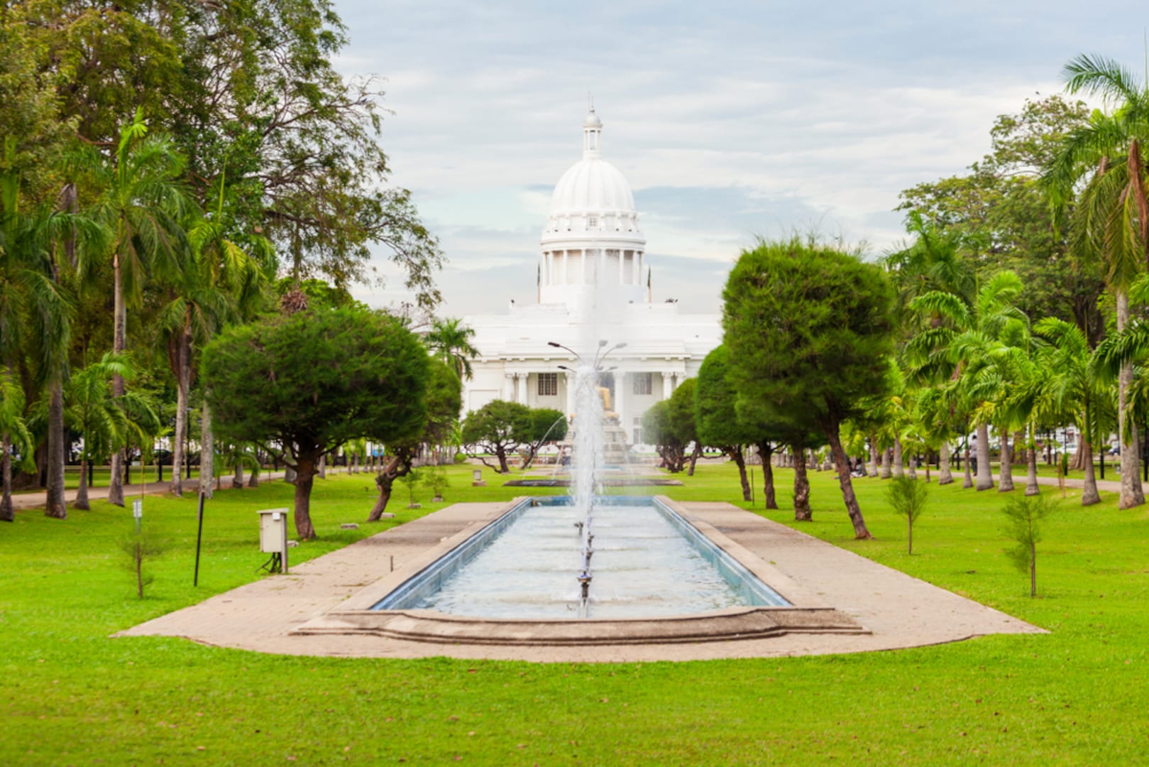 Viharamahadevi Park